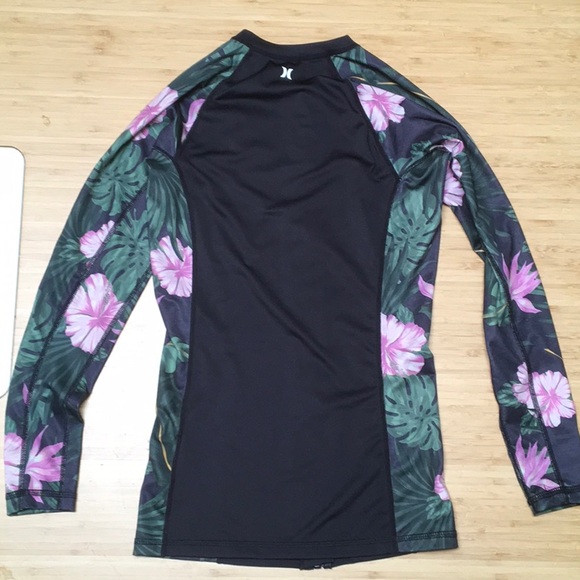Hurley Rashguard NWOT Size S (fits like size XS) - Picture 2 of 3